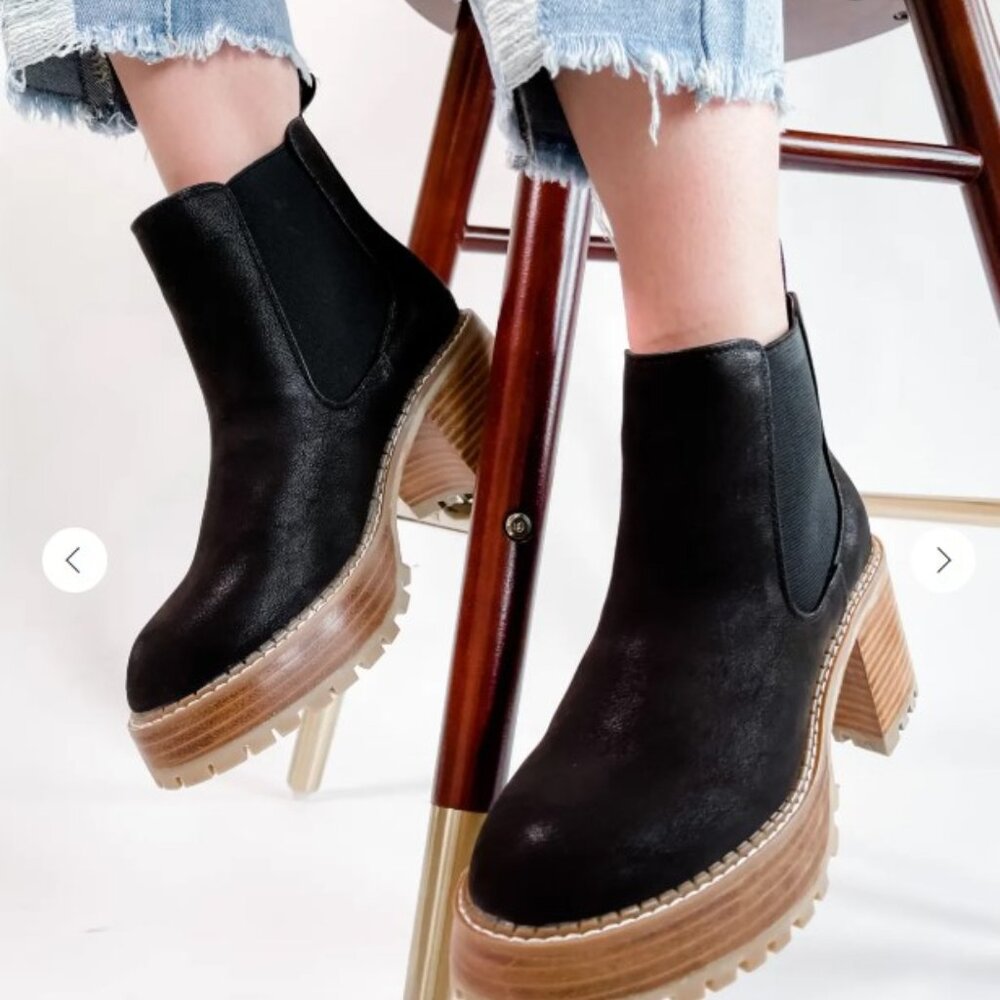 MIA Alejandro Platform Leather Chelsea Boots 10M